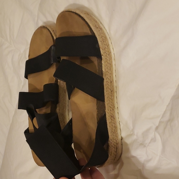 Time and Tru Flat Ankle Sandald - Picture 2 of 2